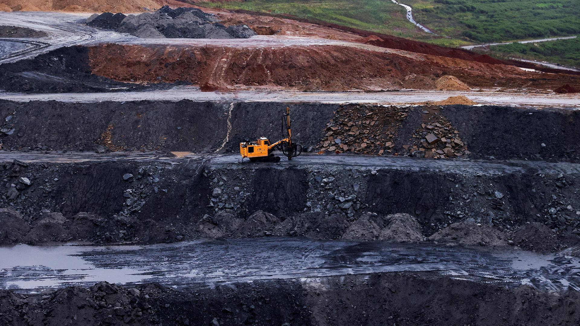 Ein Bagger in einem Tagebau | REUTERS