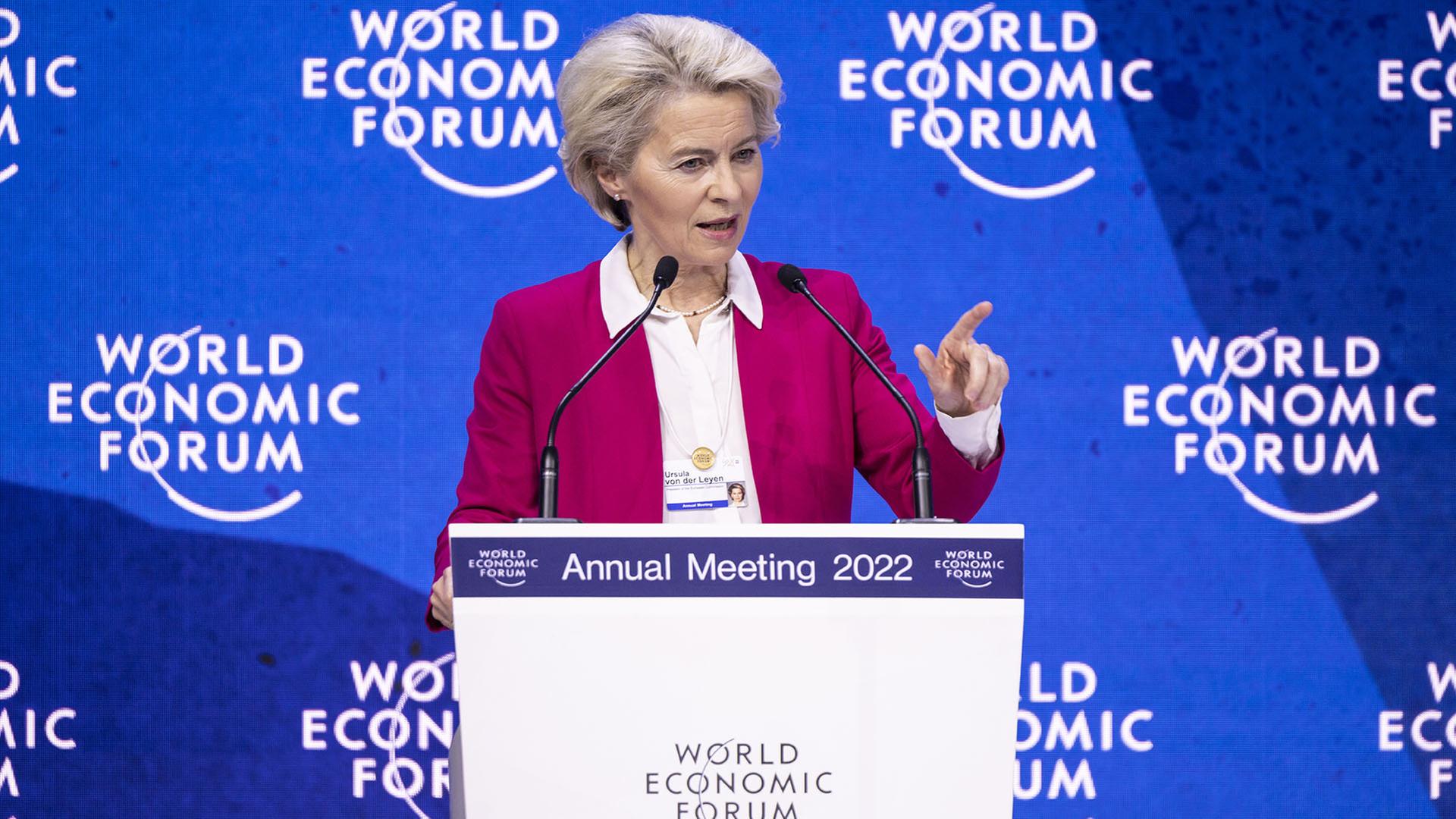Von der Leyen in Davos: Aufbauhilfen für die Ukraine | tagesschau.de