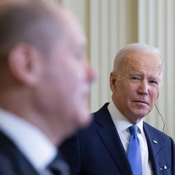 US-Präsident Biden bei einer Pressekonferenz mit dem deutschen Bundeskanzler Scholz (vl.).