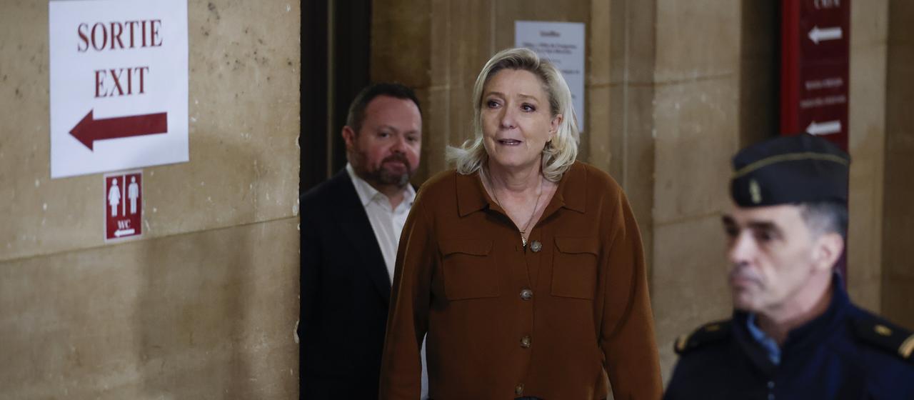 Die französische Rechtspopulistin Marine Le Pen in einem Gericht in Paris.