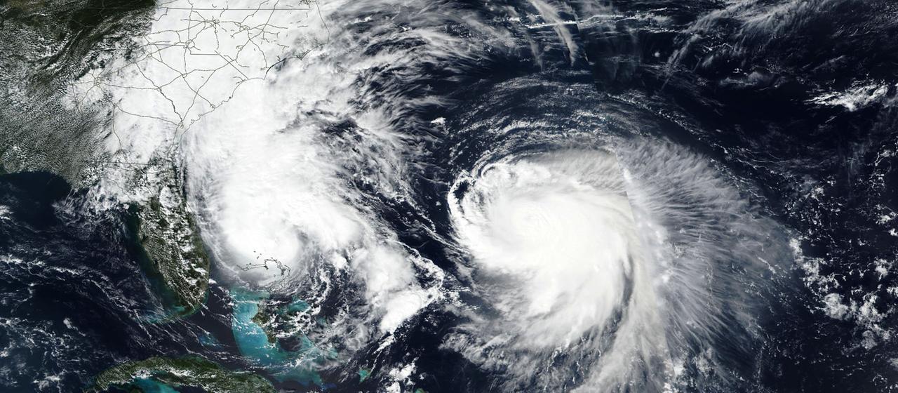 Dieses von der NASA veröffentlichte Satellitenbild zeigt den Tropensturm "Imelda" und den Hurrikan "Humberto" im Atlantischen Ozean.