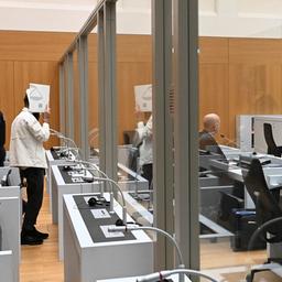 Der Angeklagte Sulaiman A. steht am 16. September 2025 im Gerichtssaal des Oberlandesgerichts in Stuttgart-Stammheim.