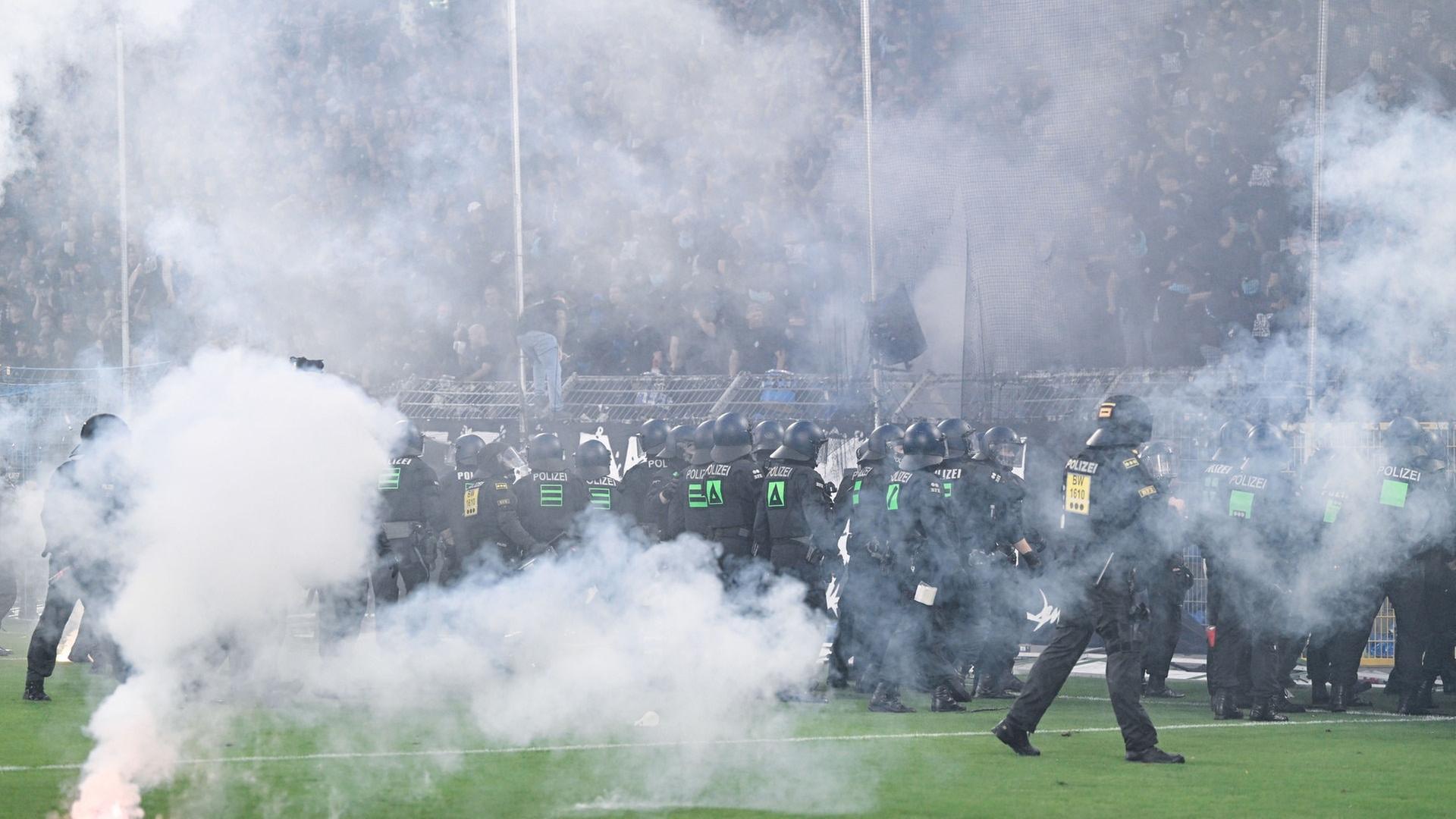 Umfrage nach Derby-Krawallen: 97 Prozent wollen, dass die Vereine zahlen