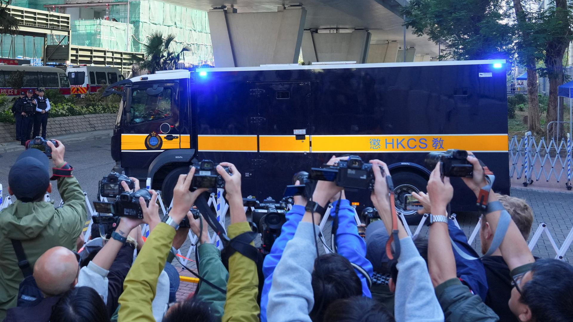 Hongkong: Verleger Jimmy Lai schuldig gesprochen Hongkong: Verleger Jimmy Lai schuldig gesprochen