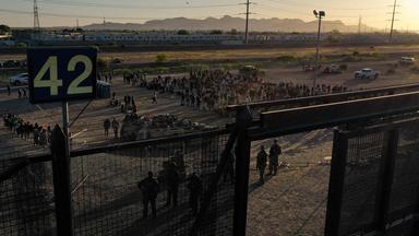 Migranten vor der texanischen Grenze