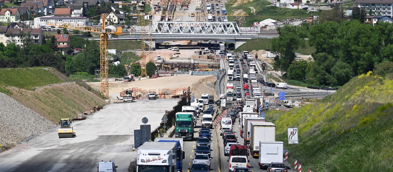 Baustelle auf der Autobahn 8 bei Pforzheim