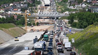 Baustelle auf der Autobahn 8 bei Pforzheim