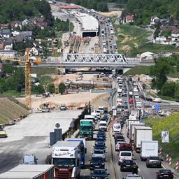 Baustelle auf der Autobahn 8 bei Pforzheim