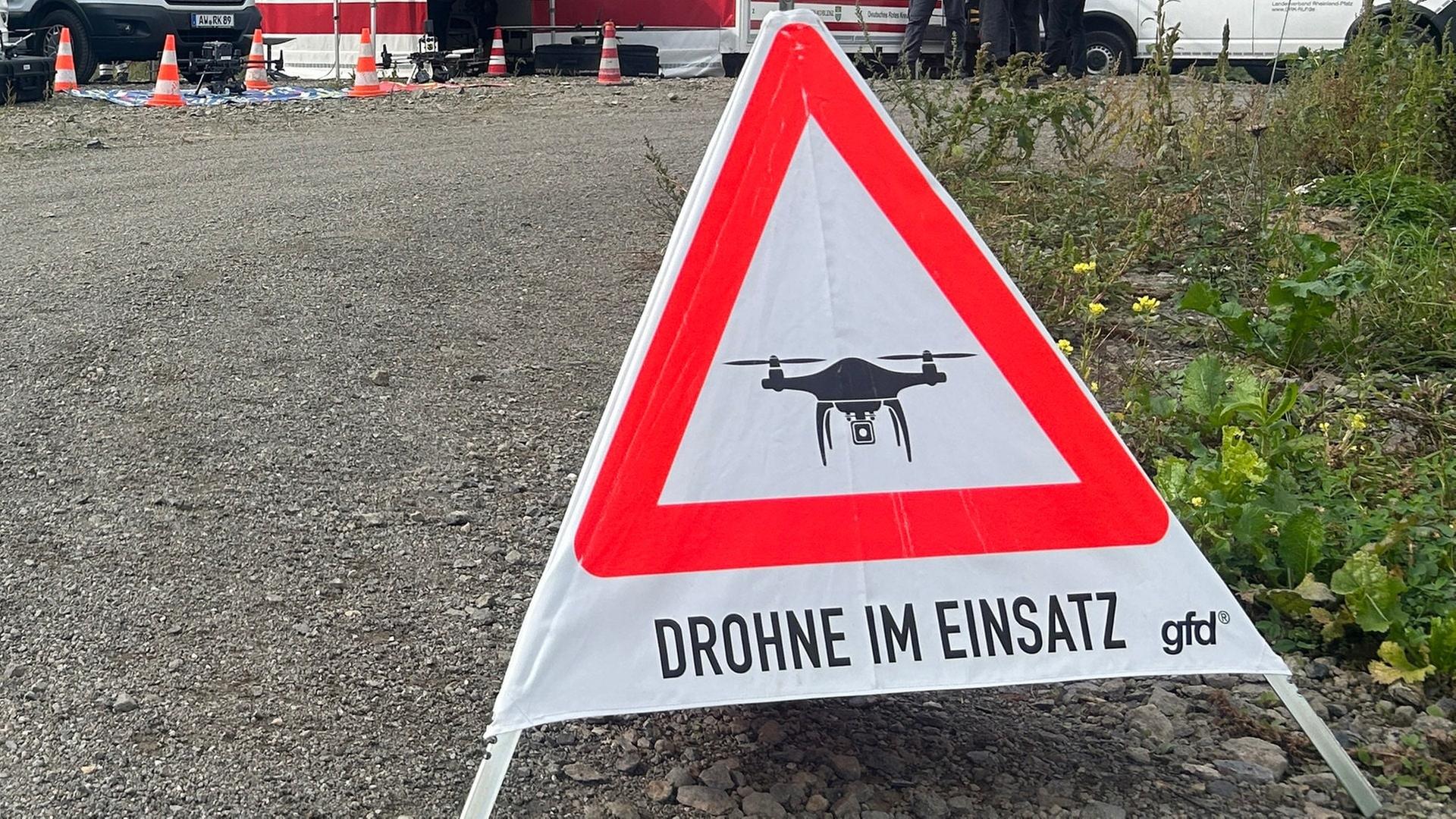 Wiederaufbau nach der Flut: Drohnen zeigen Zustand der Straßen