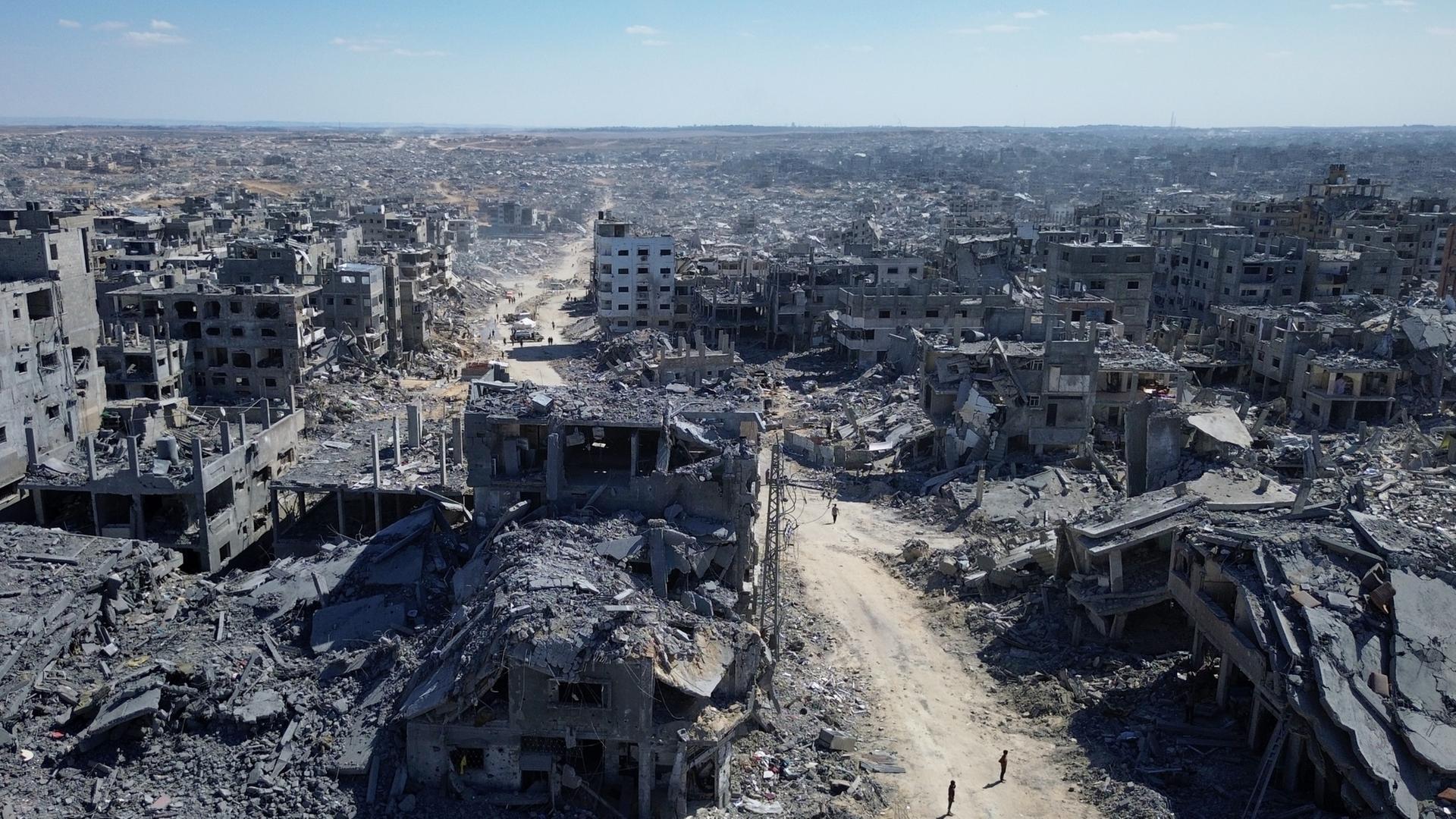 Luftaufnahme zerstörter Gebäude in Gaza-Stadt | dpa
