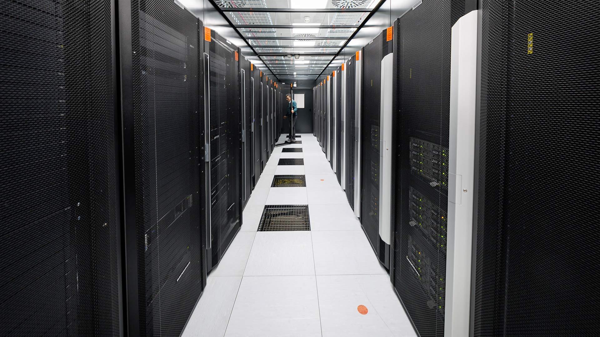 ServerschrÃ¤nke im Rechenzentrum des Softwaredienstleisters Datev. | picture alliance/dpa