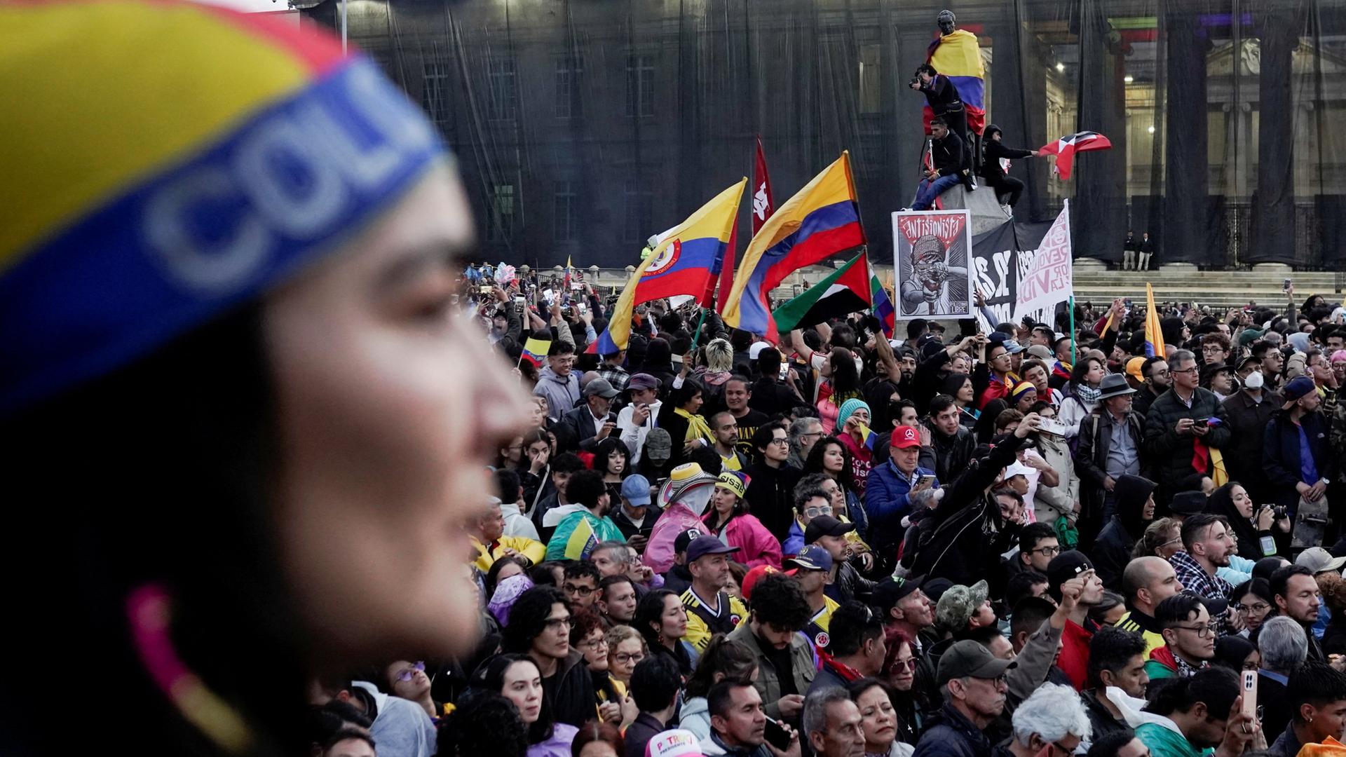 Anhänger des kolumbianischen Präsidenten Gustavo Petro nehmen an einer von der Regierung einberufenen Kundgebung zur Verteidigung der nationalen Souveränität teil. | REUTERS