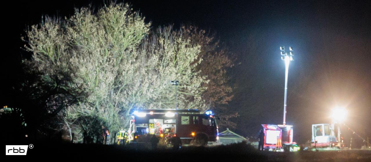 Hell ausgeleuchtet ist das Gebiet einer defekten Öl-Pipeline