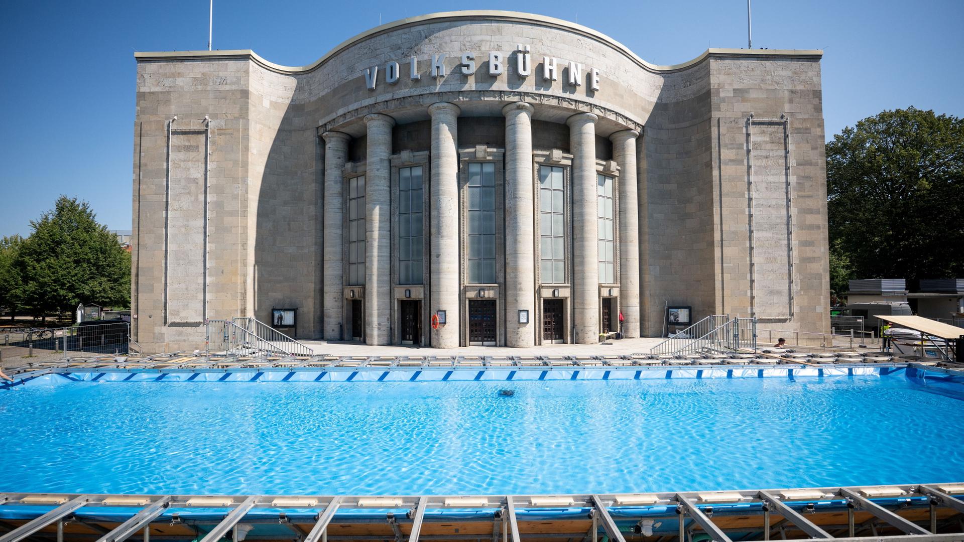 Schwimmbad vor Volksbühne Berlin, Ballonfiesta Bristol, Moschee-Kathedrale Córdoba