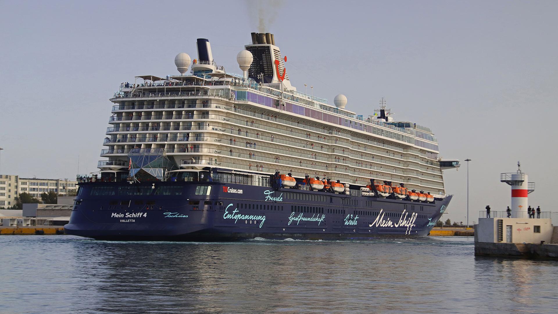 Kreuzfahrt Schiff liegt im Hafen. (Foto: IMAGO / Dreamstime) | IMAGO / Dreamstime