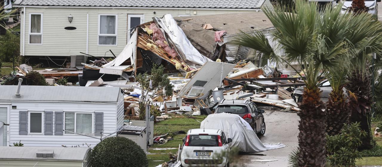 Zerstörung auf einem Campingplatz in Albufeira