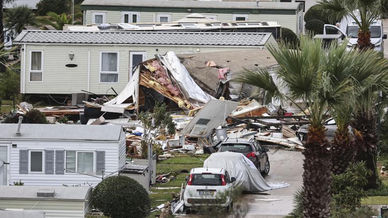 Zerstörung auf einem Campingplatz in Albufeira
