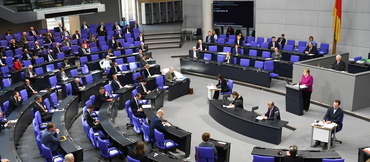 Angela Merkel spricht im Bundestag