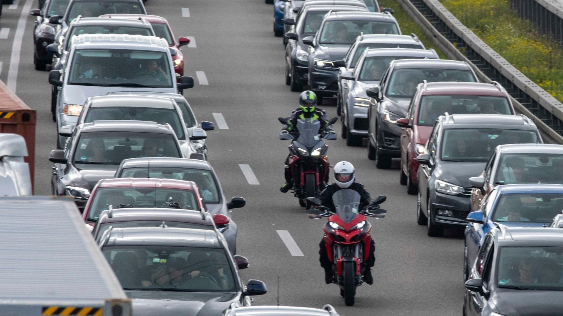 ベルリンのバイク事情:渋滞時のすり抜けは危険です