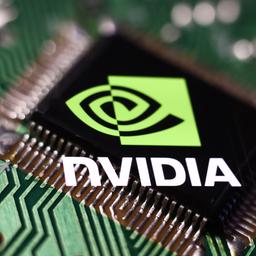 Das Nvidia-Logo ist auf auf einem Microchip zu sehen.