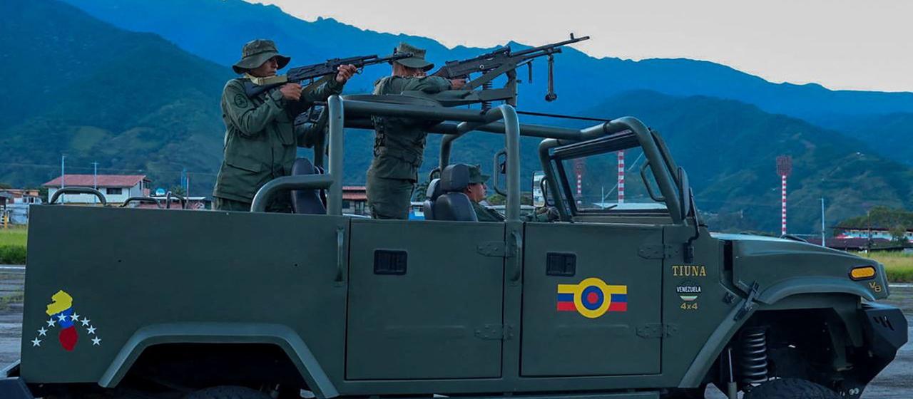 Mitglieder der venezolanischen Streitkräfte nehmen an einem Manöver in Mérida teil.