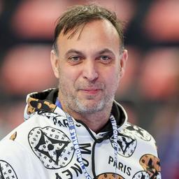 Bob Hanning in action during the⁢ game.