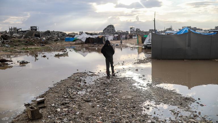 Große Teile des Abu Marhil Camps im Stadtteil Az-Zaytun in Gaza-Stadt stehen unter Wasser.