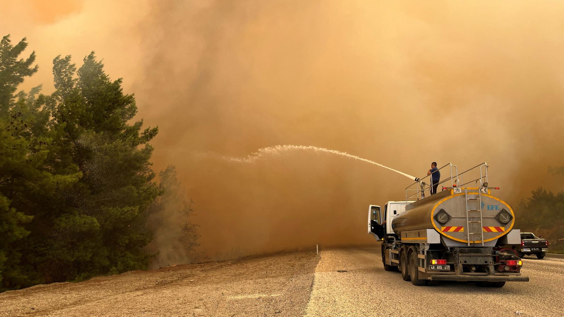 Waldbrände: Auch die Türkei und Griechenland kämpfen gegen Flammen