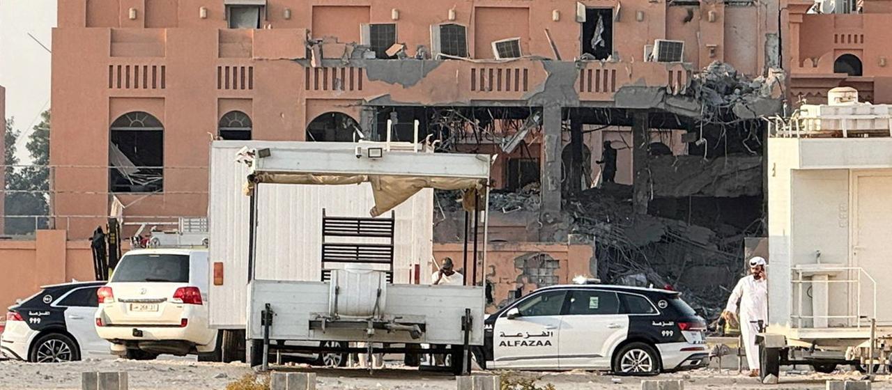 Ein beschädigtes Gebäude ist in Doha (Katar) zu sehen.