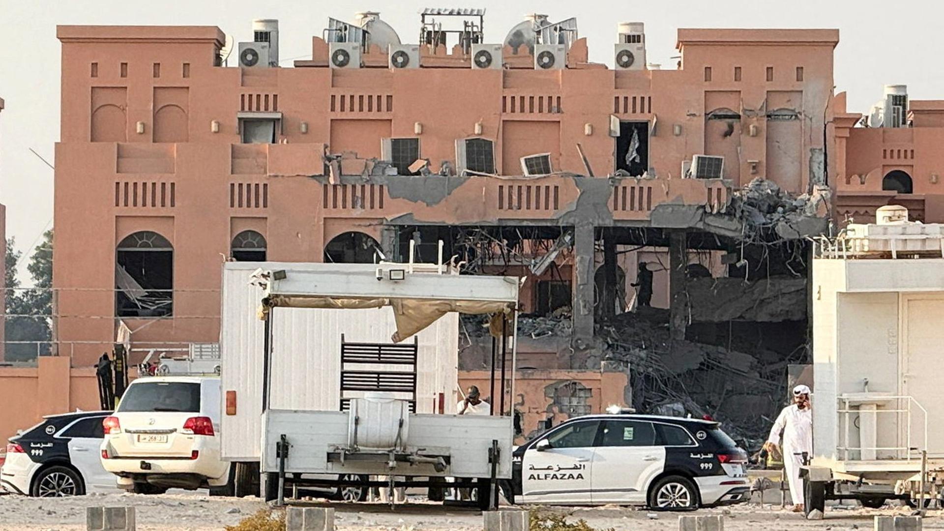 Ein beschädigtes Gebäude ist in Doha (Katar) zu sehen. | REUTERS