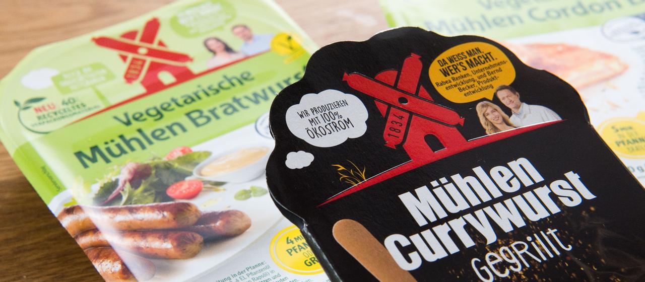 Zwei verschiedene Wurstprodukte von Rügenwalder Mühle