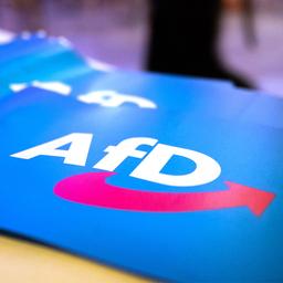 Fähnchen mit dem Logo der AfD
