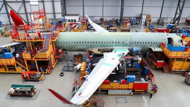 Flugzeug-Fertigung bei Airbus in Hamburg-Finkenwerder
