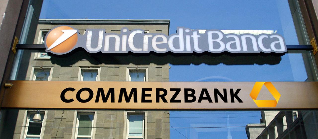 Die Logos von Commerzbank Unicredit über einer Glastüre.