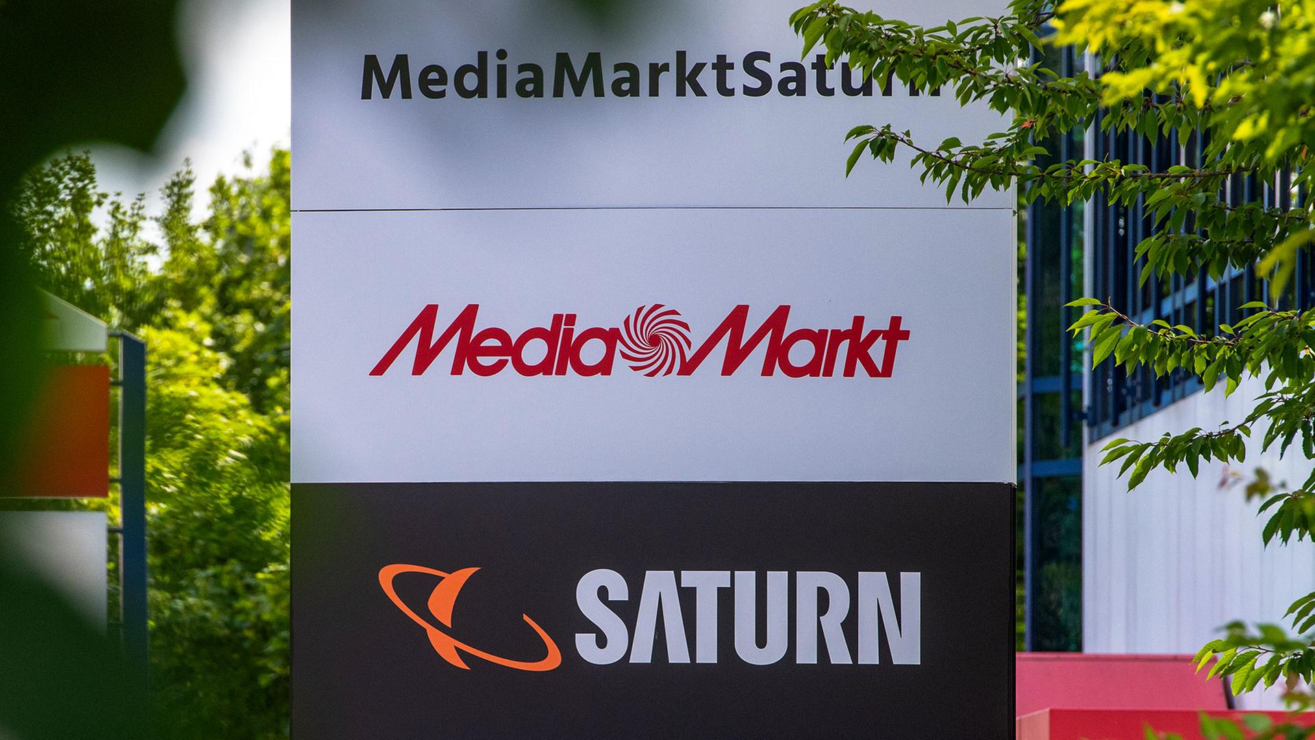 Ein Schild mit den Schriftzügen von Media Markt und Saturnvor der Firmenzentrale der MediaMarktSaturn-Gruppe | picture alliance/dpa