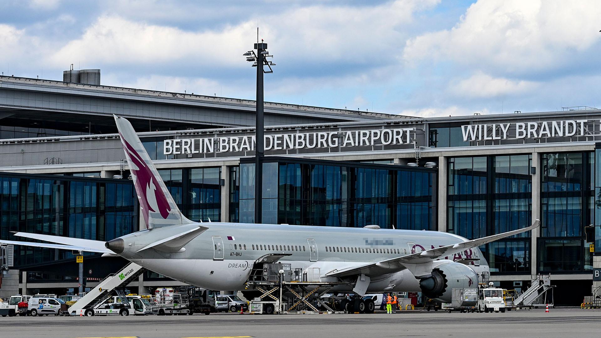 Frau meldet gefährlichen Stoff - Terminal 1 im Flughafen BER geräumt