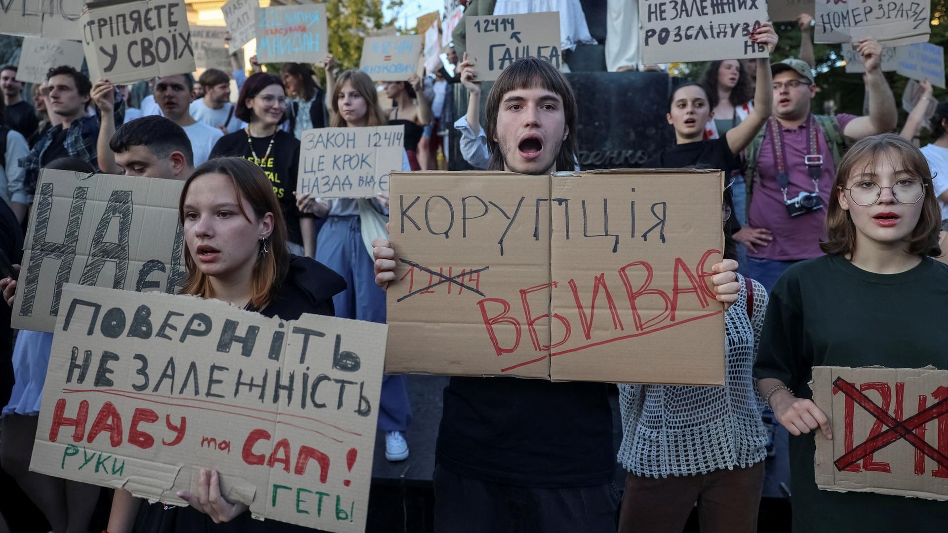 Demonstration gegen die Neuordnung der Korruptionsbekämpfung in der Ukraine | REUTERS