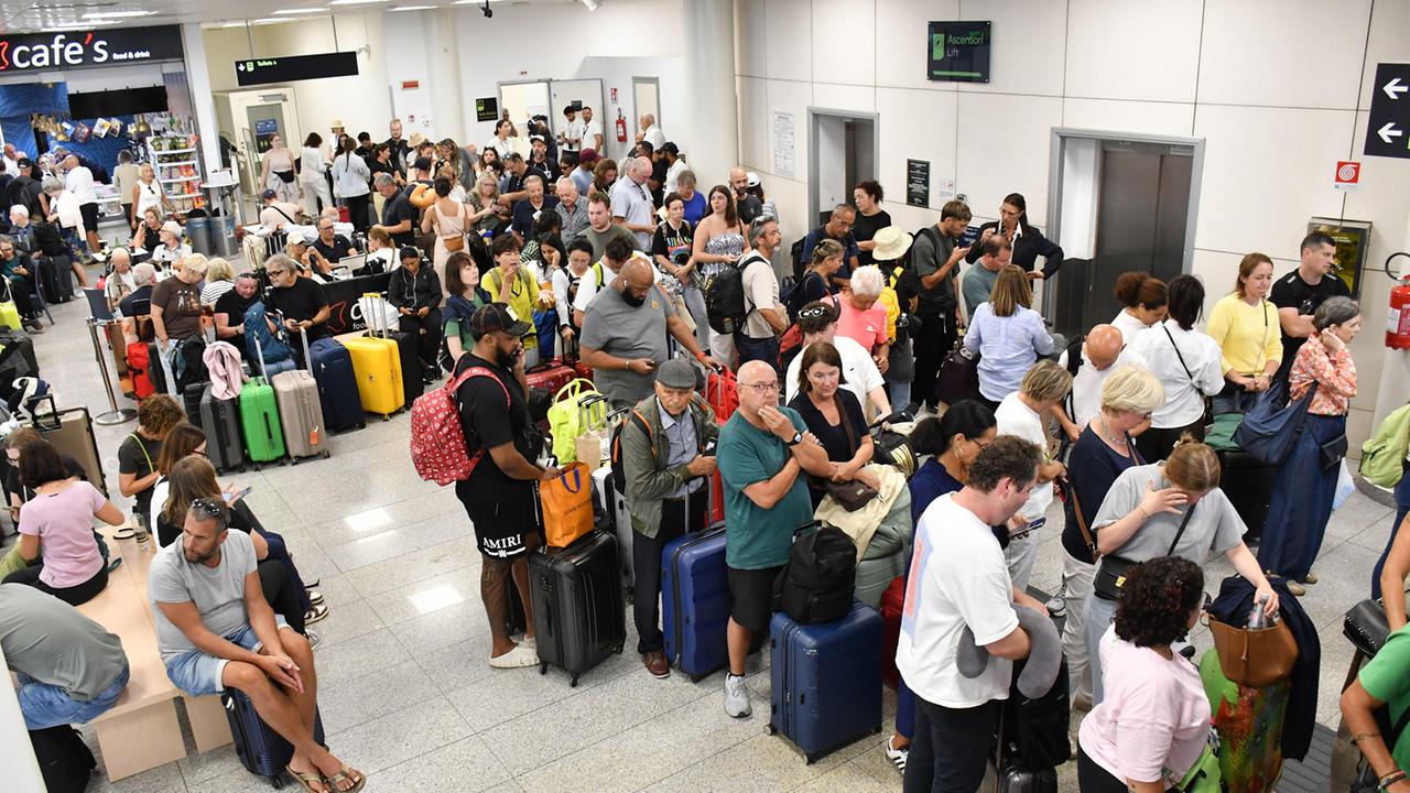 Sizilien: Ätna legt erneut Flugbetrieb in Catania lahm