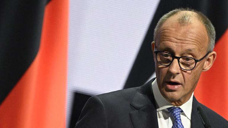 Merz während seiner Rede in Saarbrücken