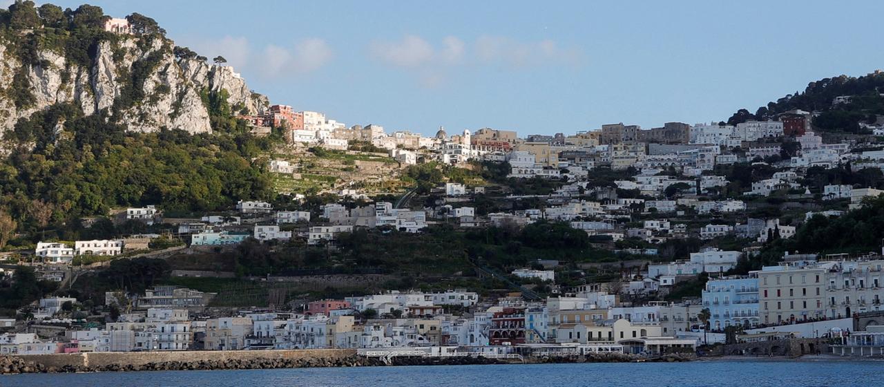 Blick auf Capri vom Wasser aus (Archivbild)
