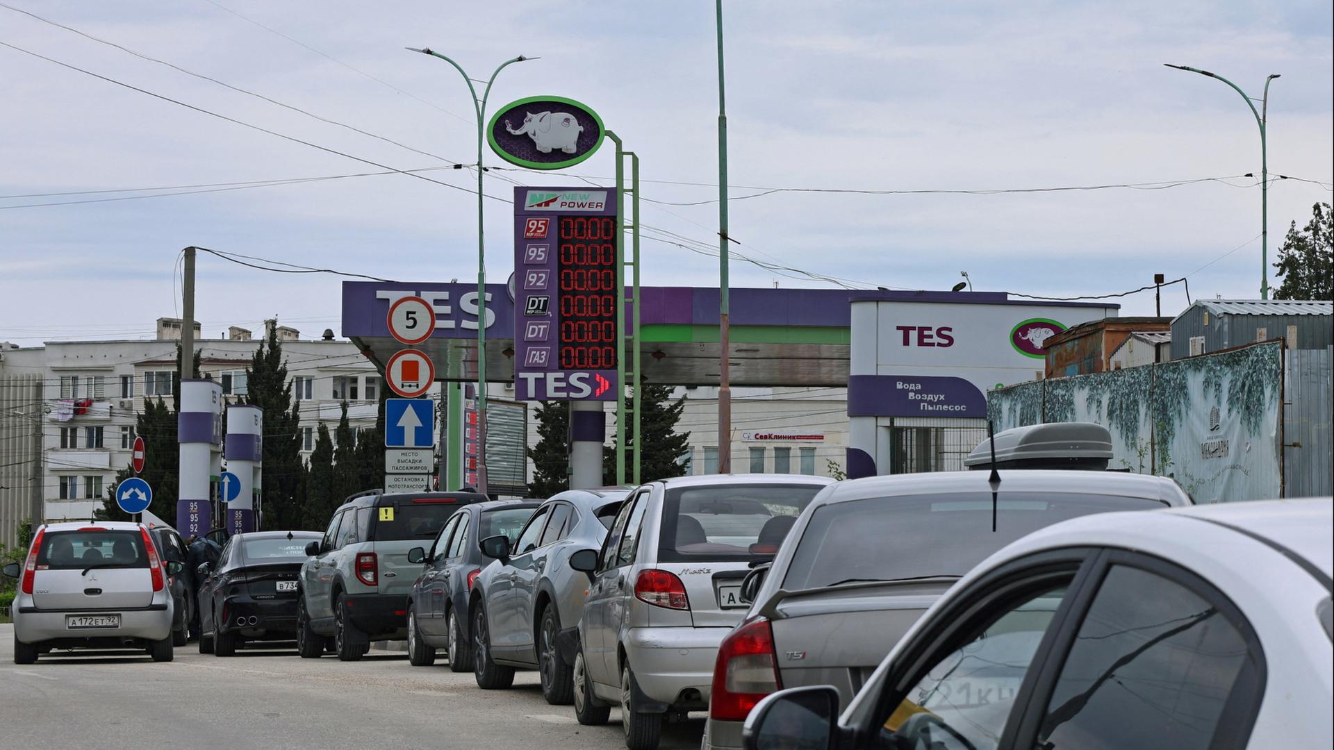 Kraftstoff in von Russland besetzten Gebieten wird knapp