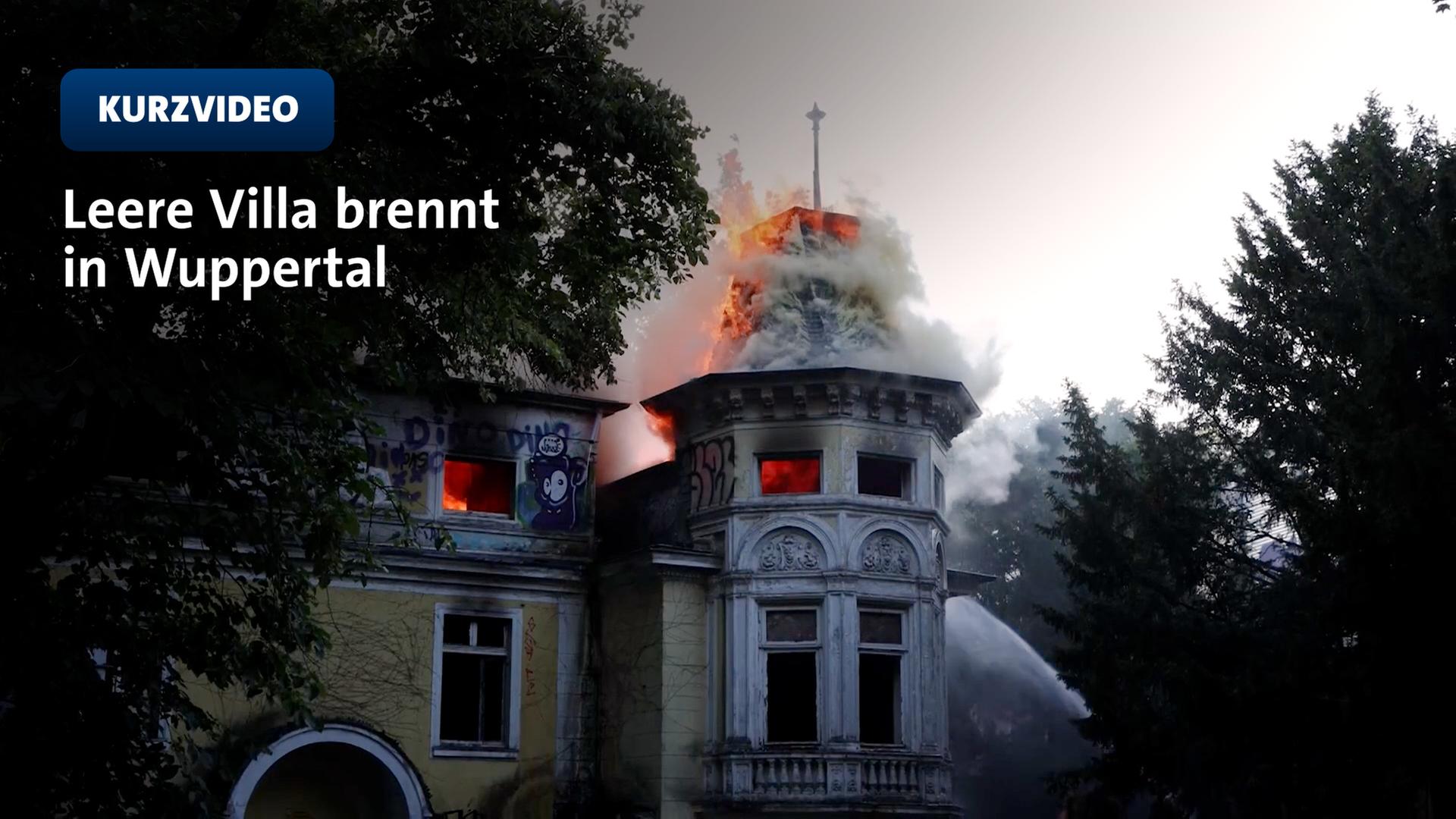 Brennende leerstehende Villa in Wuppertal