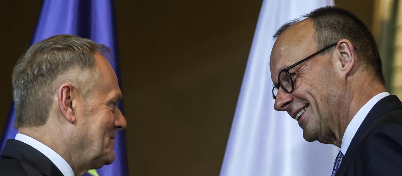 Donald Tusk (links) und Friedrich Merz