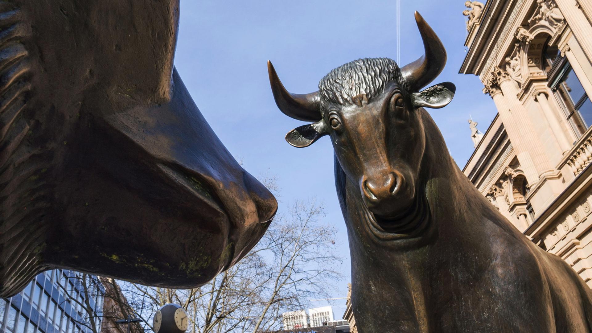 Bulle und Bär vor der Frankfurter Börse | dpa