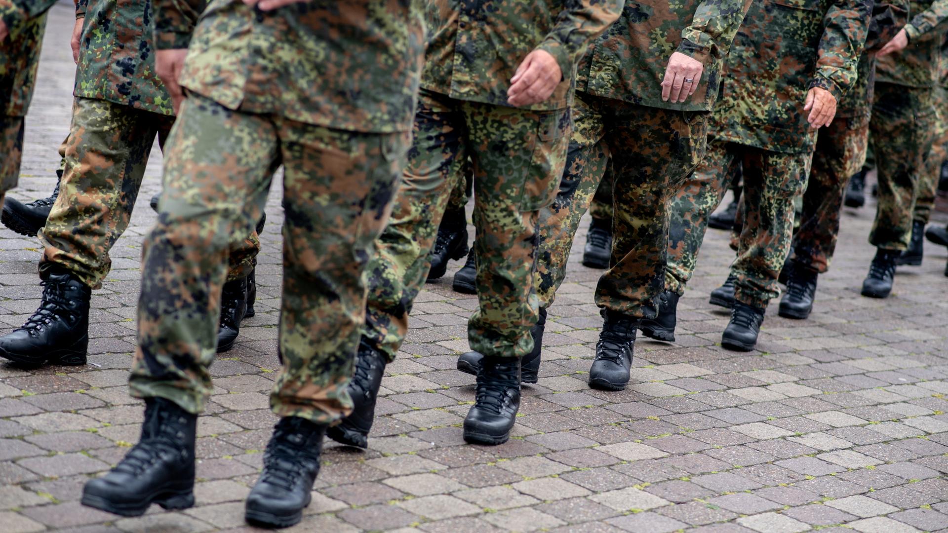 Ukraine-Sicherheitsgarantien: Geld, Waffen - oder deutsche Soldaten?