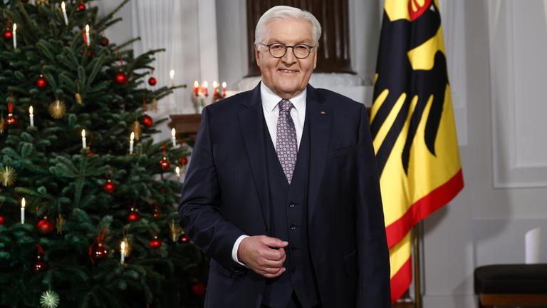 Bundespräsident Steinmeier während seiner Weihnachtsansprache in Schloss Bellevue.