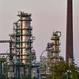 Anlagen zur Rohölverarbeitung auf dem Gelände der PCK-Raffinerie GmbH in Brandenburg.