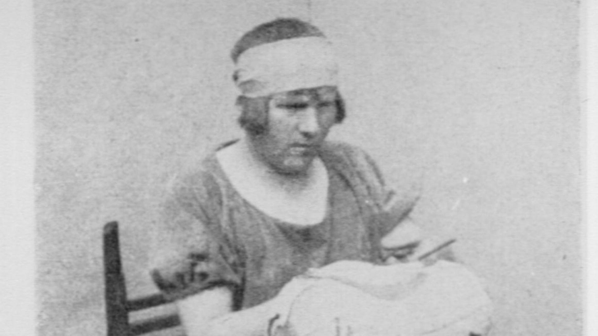 Dora Richter erhält Gedenktafel vor Krankenhaus am Urban