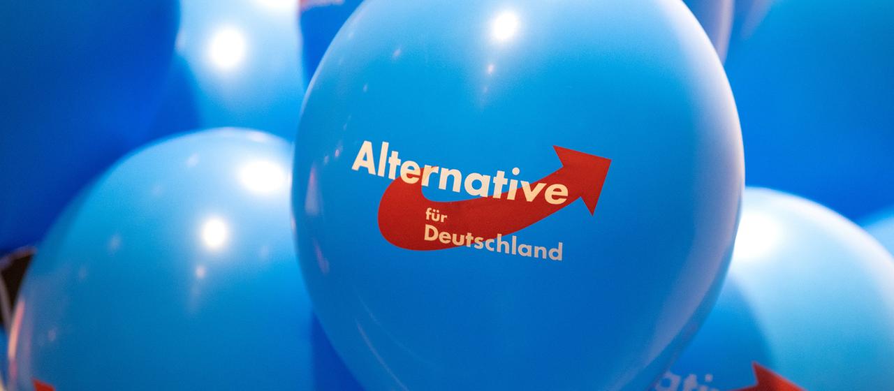 Logo der Alternative für Deutschland auf Luftballons