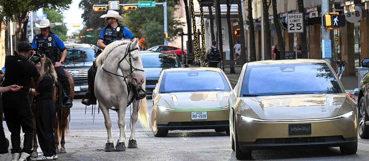 Tesla-Robotaxis bei einer Präsentation in Austin, Texas, USA.